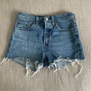 Levi’s 501 High Rise Women’s Shorts - size 27 medium wash